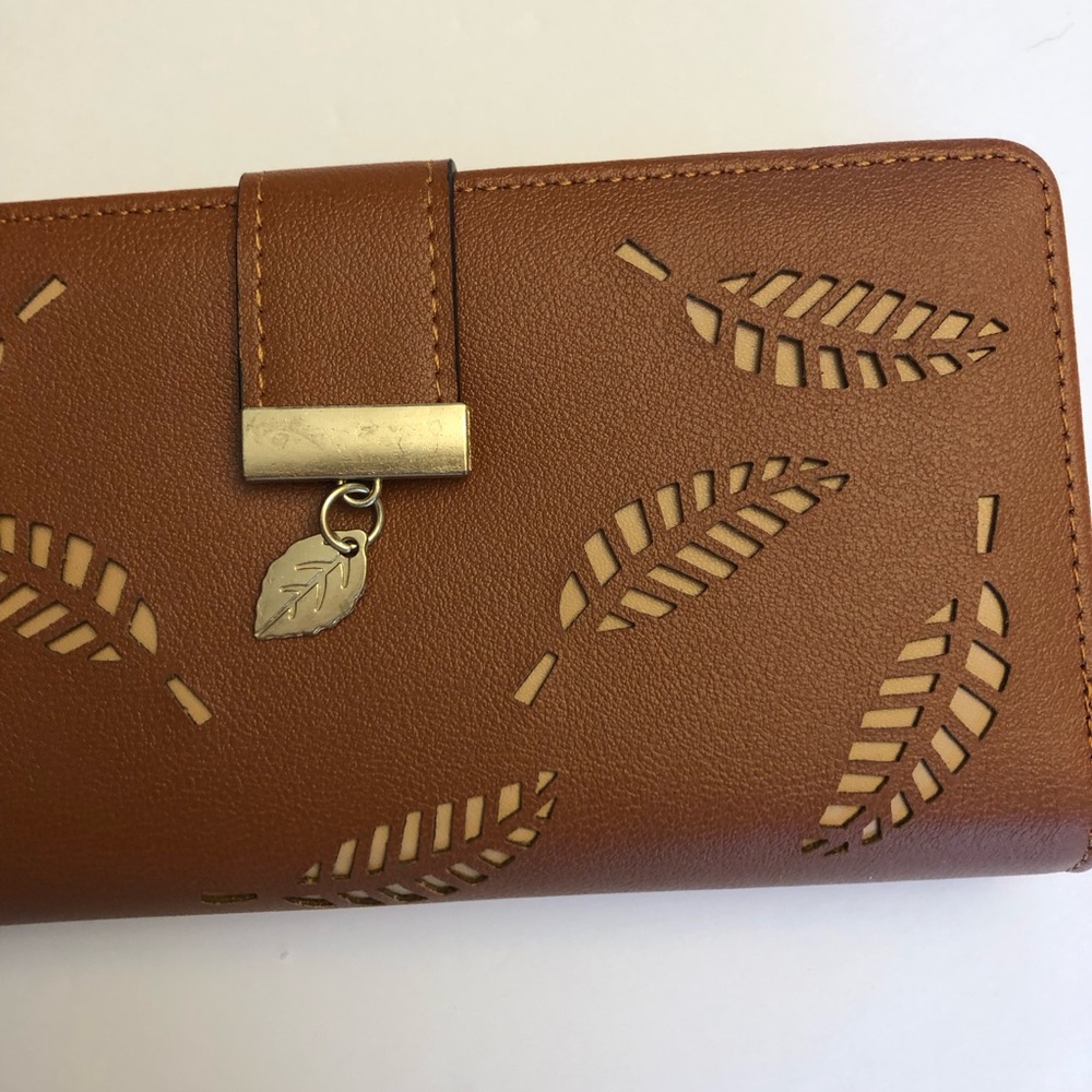 Vagabond Goods Leaf Motif Women's Wallet NEW - Picture 2 of 7